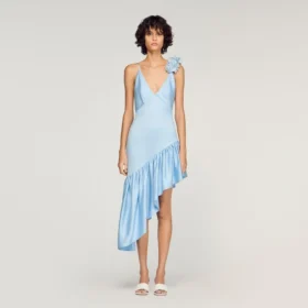 Asymmetrisches Rüschenkleid mit Blumenverzierung