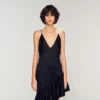 Asymmetrisches Rüschenkleid mit Blumenverzierung