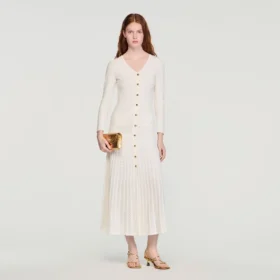 Ausgefallenes Midi-Strickkleid