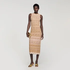Ausgefallenes Midi-Strickkleid
