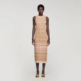 Ausgefallenes Midi-Strickkleid