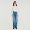 Ausgestellte, verwaschene Jeans