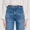 Ausgestellte, verwaschene Jeans