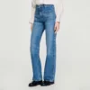 Ausgestellte, verwaschene Jeans
