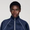 Bestickte, kurz geschnittene Satinjacke