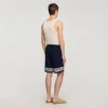 Fliessende Shorts mit Kontrastmuster