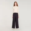 Gepolsterte, kurz geschnittene Strickjacke mit Rundhalsausschnitt