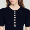 Geripptes Strickoberteil mit Knopfleiste