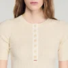 Geripptes Strickoberteil mit Knopfleiste