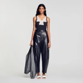 Geripptes Tanktop mit Spitze