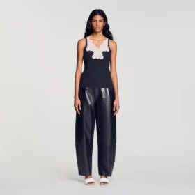Geripptes Tanktop mit Spitze