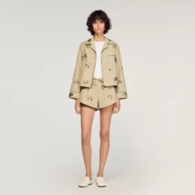 Gestreifte Shorts mit Blumenstickerei
