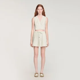 Gestreiftes Crop-Top mit Strasssteinen
