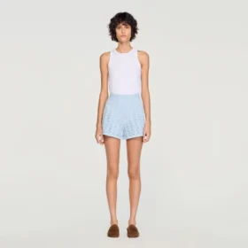 Hoch taillierte, mit Perlen verzierte Häkel-Shorts