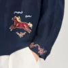 Jacke mit besticktem Flügelkragen