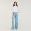 Jeans mit weitem Bein und Blumenprint
