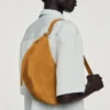 Kleine Hobo-Tasche aus Spaltleder mit Reissverschluss
