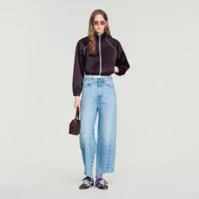 Kurze, bestickte Satinjacke