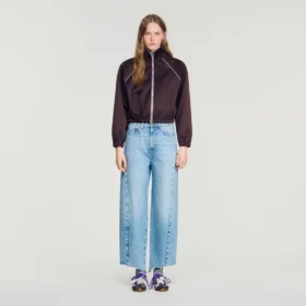 Kurze, bestickte Satinjacke