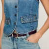 Kurze Jeansweste mit Nieten