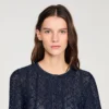 Kurze Strickjacke mit Strassverzierung