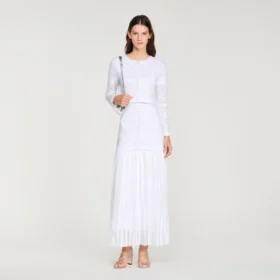 Kurzer, mit Perlen bestickter Cardigan