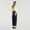 Lederhose mit ausgestelltem Bein