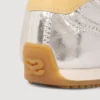 Light Wave Sneakers in Metallic-Optik