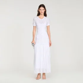 Maxikleid aus gestricktem Stoff mit Perlenverzierung