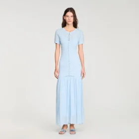 Maxikleid aus gestricktem Stoff mit Perlenverzierung