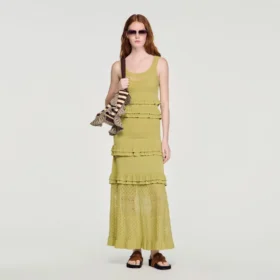 Maxikleid aus Strick mit Rüschen