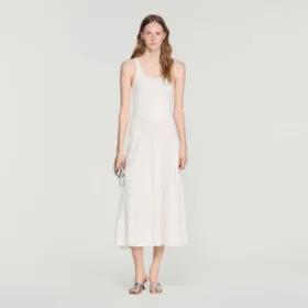 Maxikleid aus Strick mit Strasssteinen