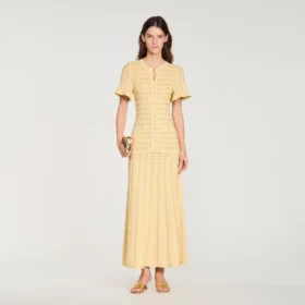 Maxikleid aus Strick mit Strasssteinen