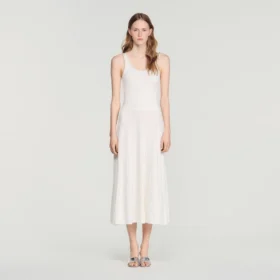 Maxikleid aus Strick mit Strasssteinen