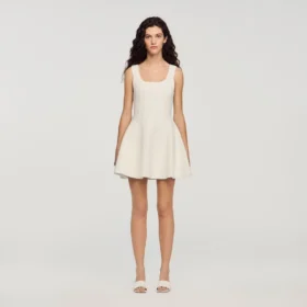 Mini-Strickkleid mit Perlenverzierung
