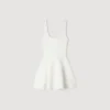Mini-Strickkleid mit Perlenverzierung