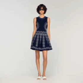 Minikleid aus Strick mit Schal-Print
