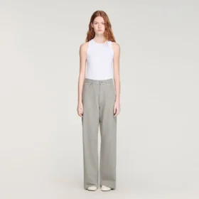 Mit Strasssteinen verzierte Jeans