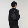 Schultertasche aus technischem Gewebe