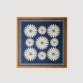 Seidenschal mit Blumenmuster