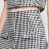 Shorts aus Tweed mit Hahnentrittmuster und Pailletten