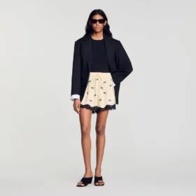 Shorts mit Blumenstickerei