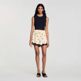 Shorts mit Blumenstickerei