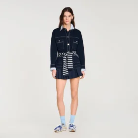 Strickjacke mit Kontrastnähten