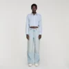 Verwaschene Straight-Jeans mit Kristall-Patch