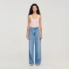 Verwaschene, weite Jeans mit geradem Bein