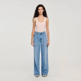 Verwaschene, weite Jeans mit geradem Bein