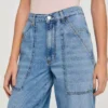 Verwaschene, weite Jeans mit geradem Bein