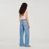 Verwaschene, weite Jeans mit geradem Bein