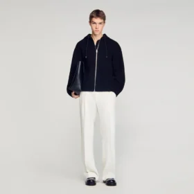 Wolljacke mit Kapuze und Reissverschluss